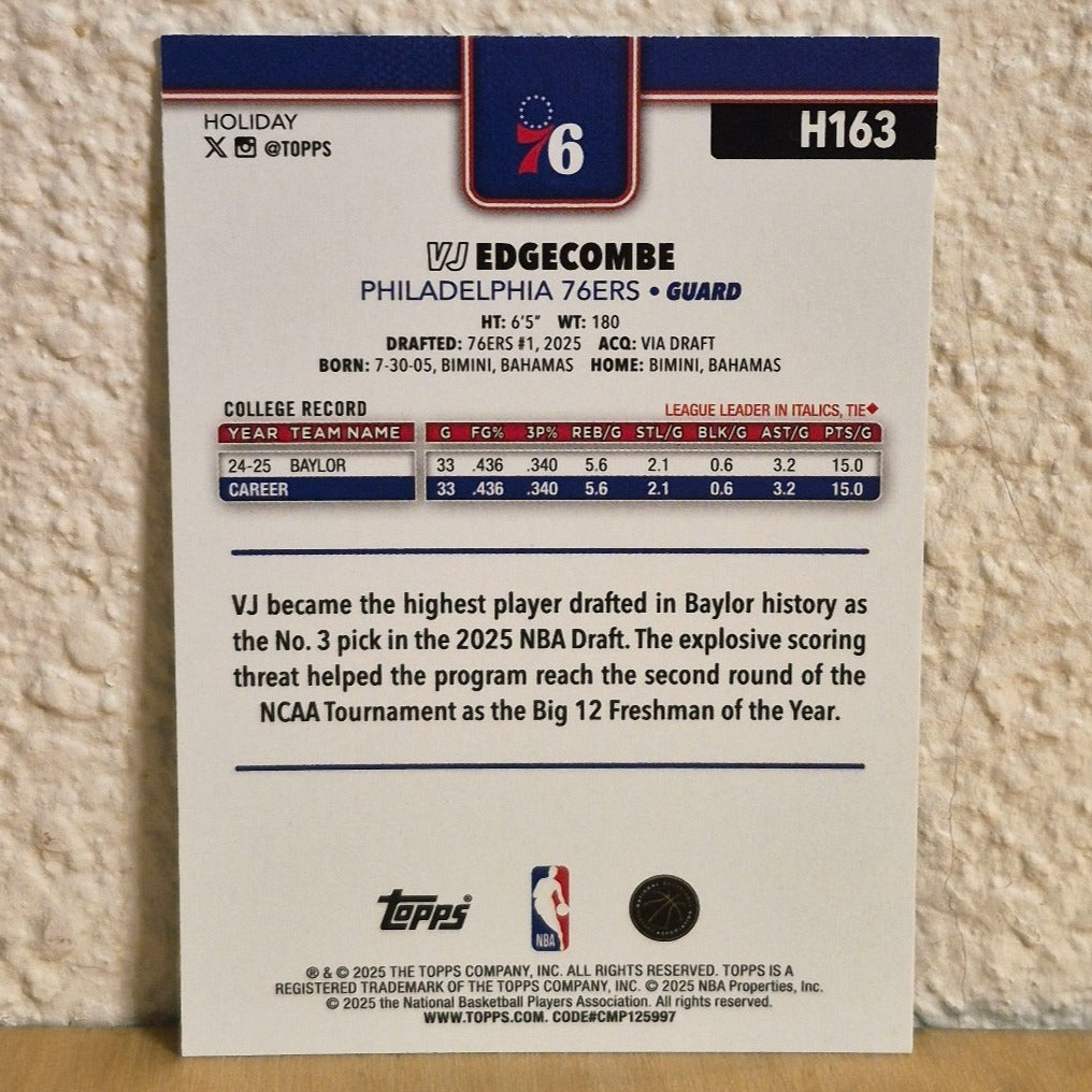 2025-26 TOPPS HOLIDAY VJ EDGECOMBE ROOKIE CARD #H163 PHILADELPHIA 76ERS