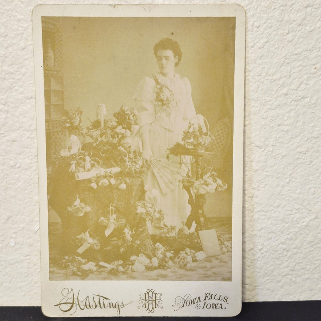 ANTIQUE VICTORIAN CABINET CARD PHOTO OF LADY HASTINGS IOWA FALLS