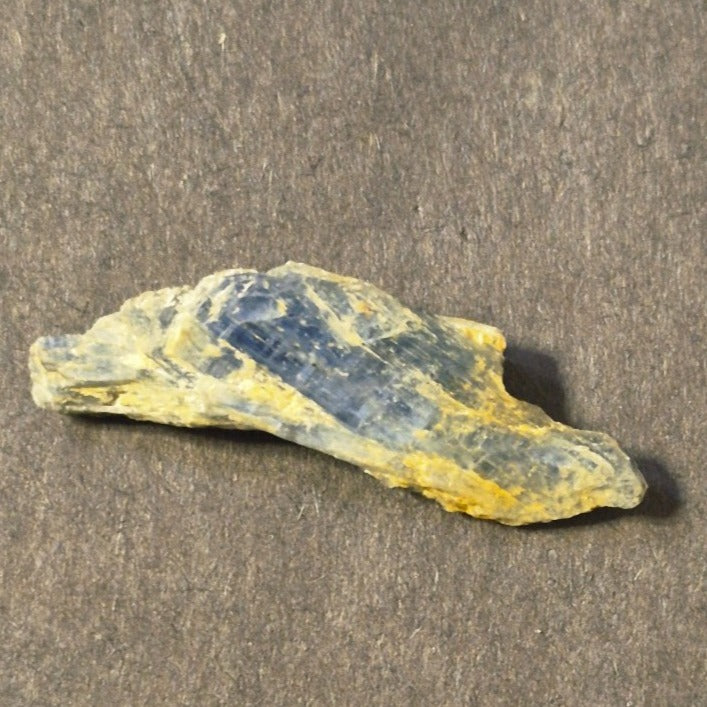 NATURAL ROUGH KYANITE CRYSTAL 5 GRAMS APPALACHIAN MOUNTAINS VIRGINIA