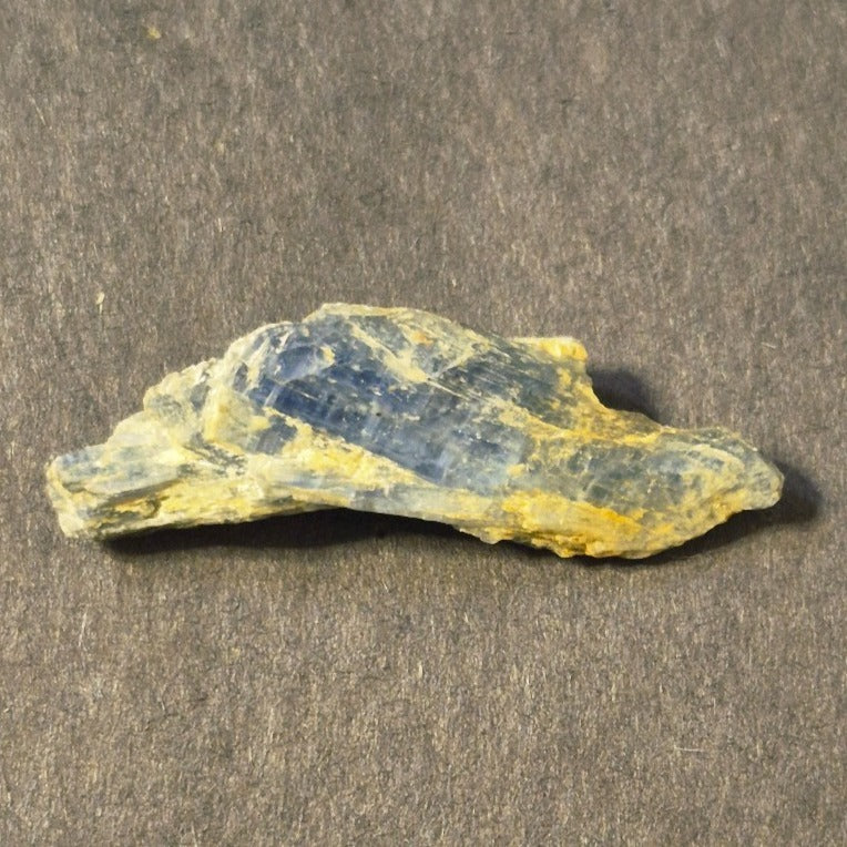 NATURAL ROUGH KYANITE CRYSTAL 5 GRAMS APPALACHIAN MOUNTAINS VIRGINIA