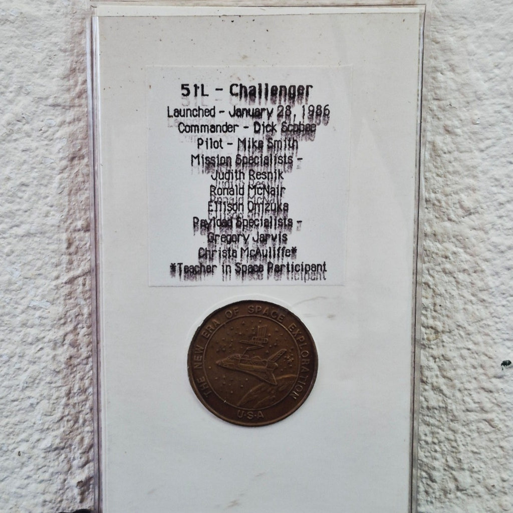 NASA SPACEPORT USA 1986 CHALLENGER SHUTTLE CREW EMBLEM SOLID BRONZE COIN